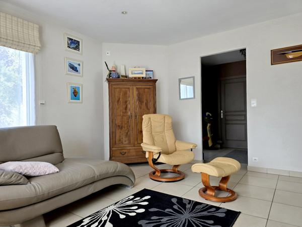 LUCON (85) QUARTIER DES HALLES VILLA GRAND CONFORT 5 CHAMBRES AVEC PISCINE ET ANNEXES SUR 1137M² CLOS