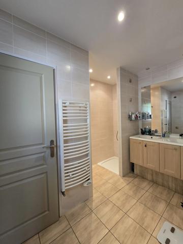 LUCON (85) QUARTIER DES HALLES VILLA GRAND CONFORT 5 CHAMBRES AVEC PISCINE ET ANNEXES SUR 1137M² CLOS