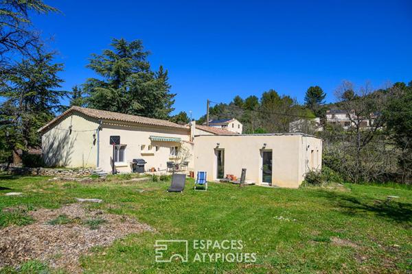 Villa 60’s revisitée, extension contemporaine et vue dégagée sur le Luberon
