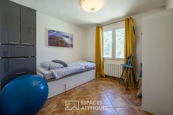 Villa 60’s revisitée, extension contemporaine et vue dégagée sur le Luberon