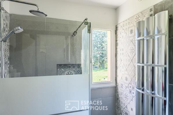 Villa 60’s revisitée, extension contemporaine et vue dégagée sur le Luberon