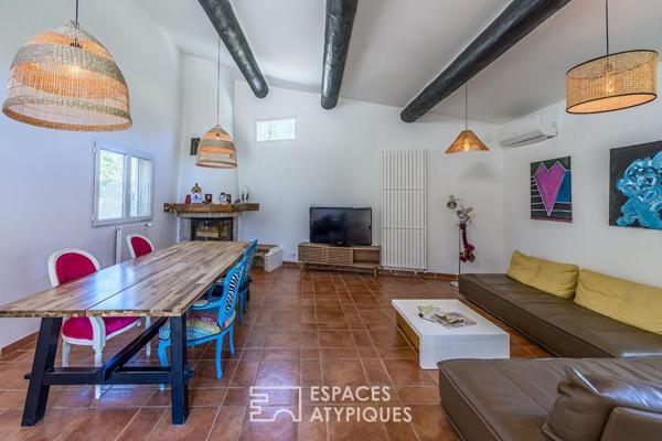 Villa 60’s revisitée, extension contemporaine et vue dégagée sur le Luberon