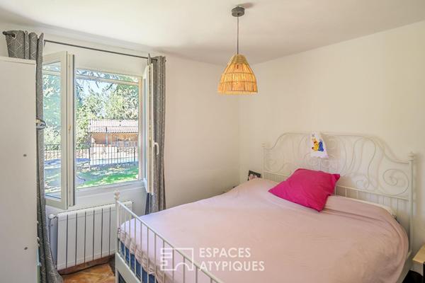 Villa 60’s revisitée, extension contemporaine et vue dégagée sur le Luberon