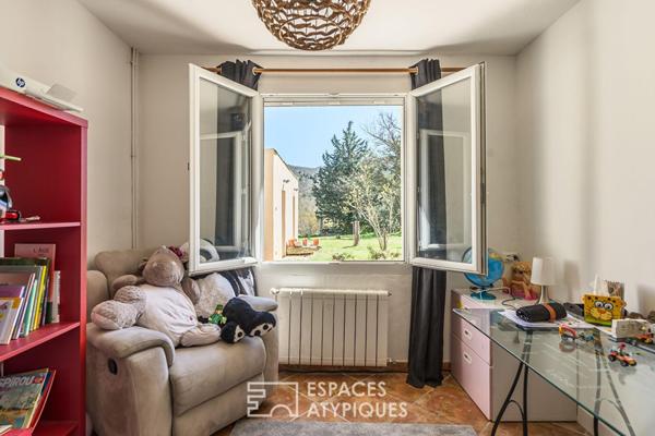 Villa 60’s revisitée, extension contemporaine et vue dégagée sur le Luberon