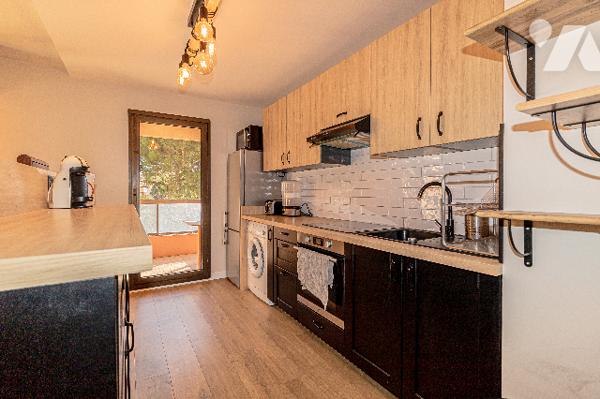 Golfe Juan 2p rénové avec terrasse sud et parking.