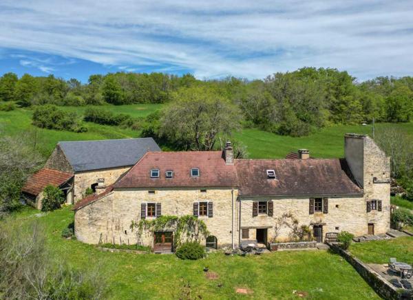 Maison ancienne - Gourdon Secteur Gourdon - Propriété en pierre de charme - 2 habitats, piscine naturelle - au calme en situation indépendante sur 2ha81