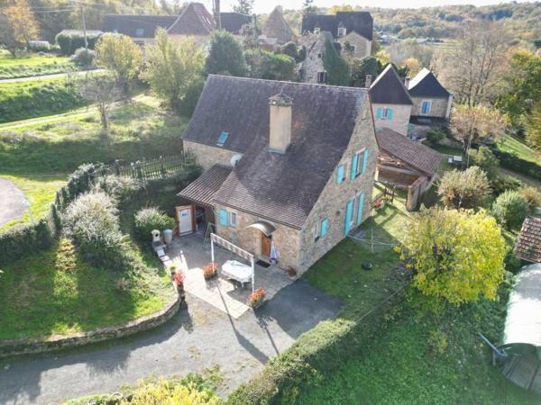 Maison ancienne - Sarlat-la-caneda Secteur Sarlat- Ensemble immobilier en pierre de 2 maisons sur 2000 m² arborés