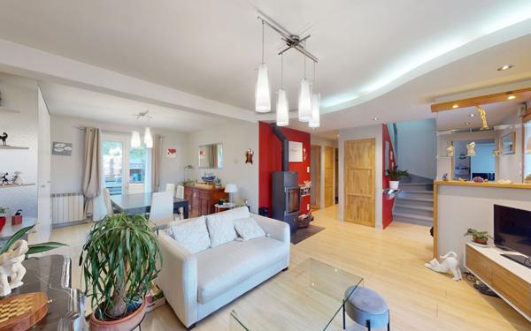 Maison à vendre    5 pièces •  Le Monastère