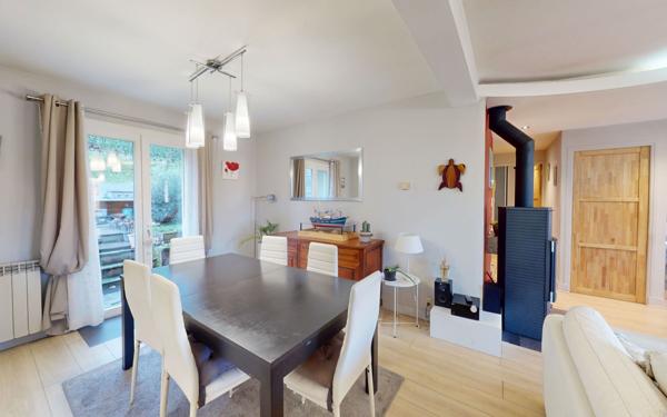 Maison à vendre    5 pièces •  Le Monastère