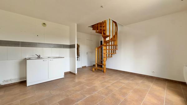 APPARTEMENT DUPLEX 3 PIÈCES À SAVIGNY-SUR-ORGE, QUARTIER GARE AVEC BALCON ET DOUBLE PARKING