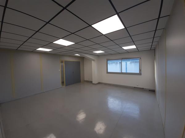 A SAISIR!!! Local d'activité Indépendant de 1.128 m² env. à vendre à NANTES EST - Carquefou
