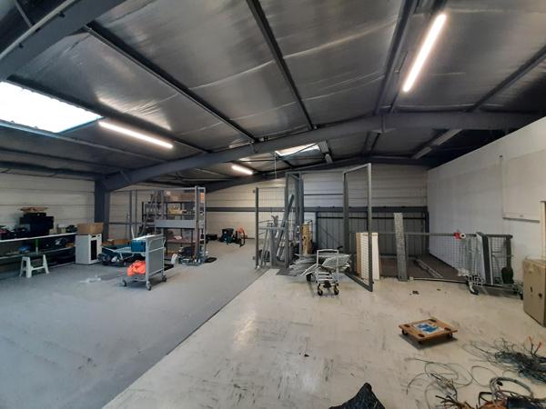 A SAISIR!!! Local d'activité Indépendant de 1.128 m² env. à vendre à NANTES EST - Carquefou