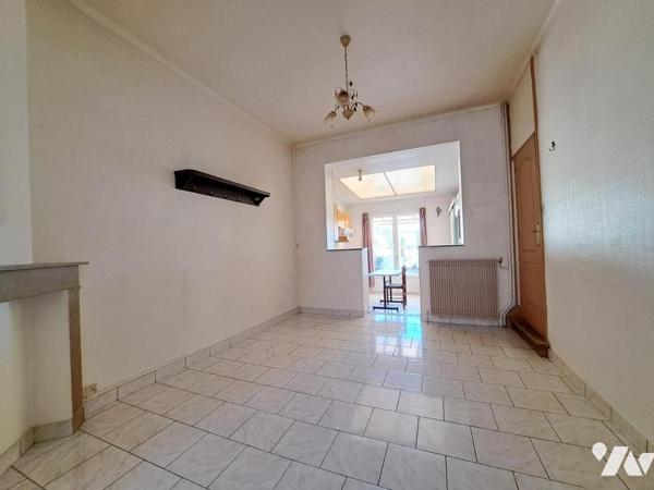 Douai maison mitoyenne comprenant: