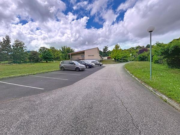 EXCLUSIVITE ! Ensemble immobilier Yssingeaux de plus de 650 m2 sur 8000m2 de terrain clos