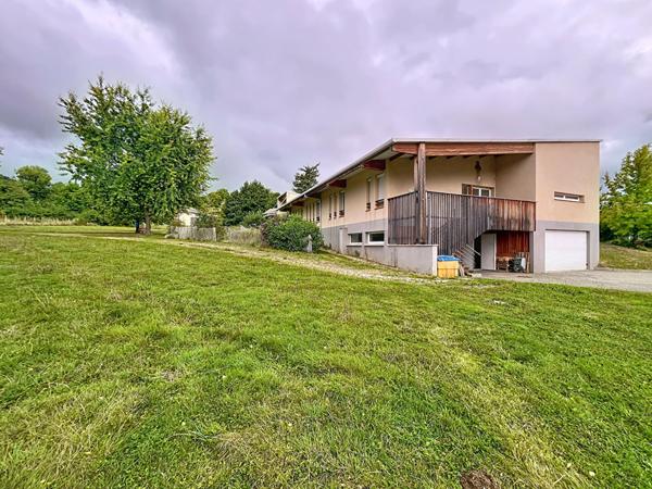 EXCLUSIVITE ! Ensemble immobilier Yssingeaux de plus de 650 m2 sur 8000m2 de terrain clos