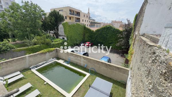 Immeuble 10 pièces - 213 m²