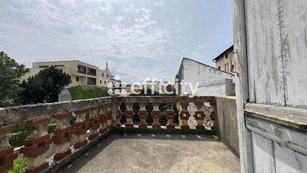 Immeuble 10 pièces - 213 m²