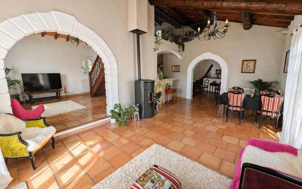Maison à vendre    6 pièces • 147 m2 Montfavet - Avignon