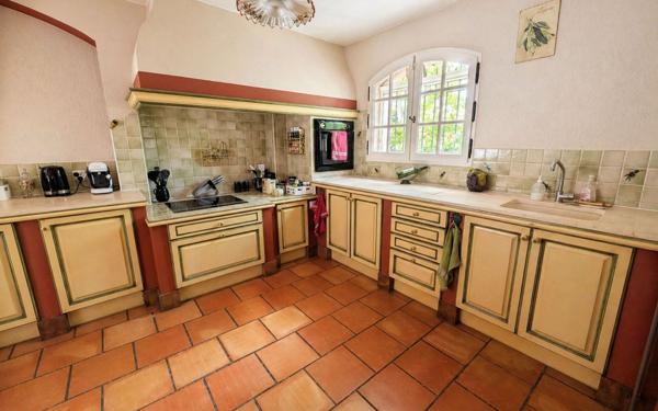 Maison à vendre    6 pièces • 147 m2 Montfavet - Avignon