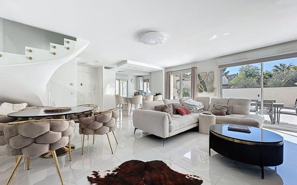 Maison à vendre    4 pièces •  Mougins