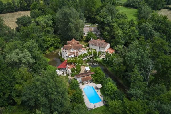 Un lieu d’âme et de beauté, où l’eau, la pierre et la lumière ne font plus qu’un.