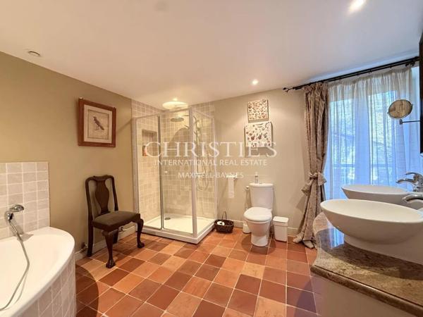 Un lieu d’âme et de beauté, où l’eau, la pierre et la lumière ne font plus qu’un.