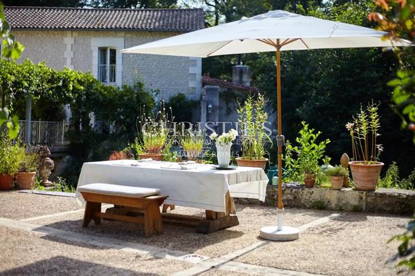 Un lieu d’âme et de beauté, où l’eau, la pierre et la lumière ne font plus qu’un.