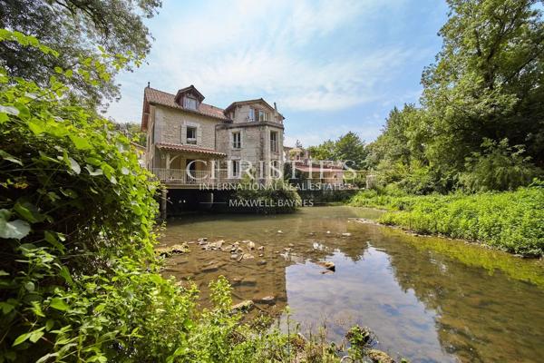 Un lieu d’âme et de beauté, où l’eau, la pierre et la lumière ne font plus qu’un.