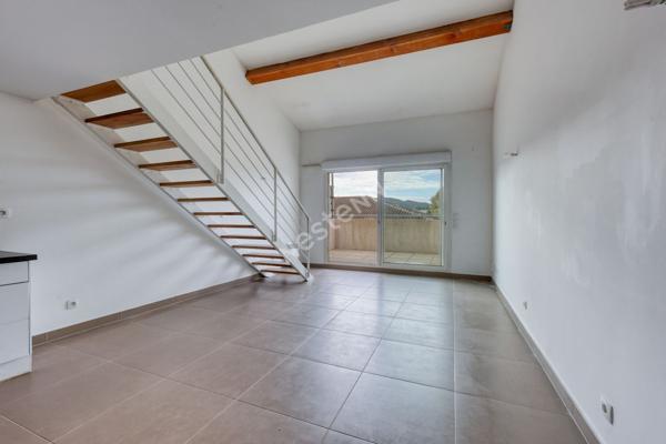 À vendre : Appartement de 5 pièces en duplexavec garage à Six Fours Les Plages en Centre ville