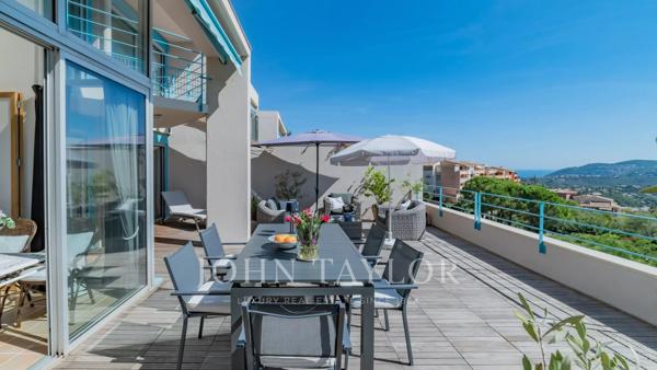 Exclusivité - Duplex au dernier étage avec vue mer – Domaine du Grand Duc