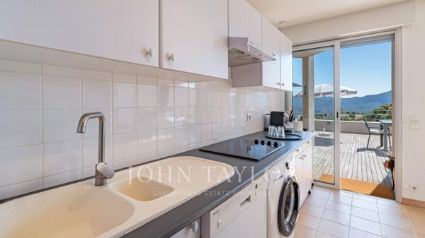 Exclusivité - Duplex au dernier étage avec vue mer – Domaine du Grand Duc