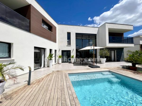EXCEPTIONNELLE VILLA D’ARCHITECTE – PRESTATIONS HAUT DE GAMME – AIGUES-MORTES