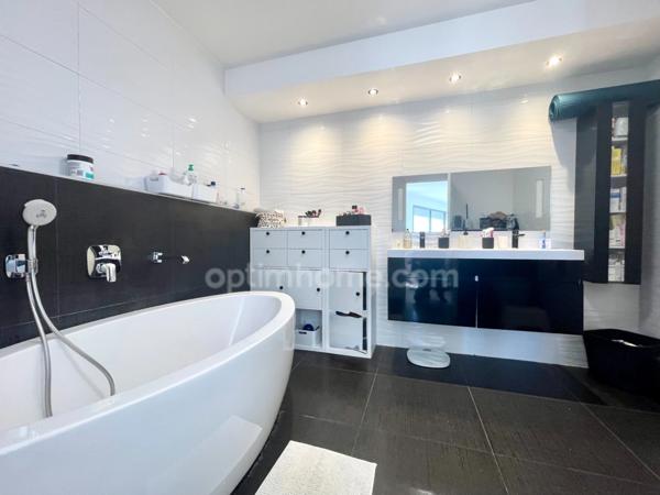 EXCEPTIONNELLE VILLA D’ARCHITECTE – PRESTATIONS HAUT DE GAMME – AIGUES-MORTES