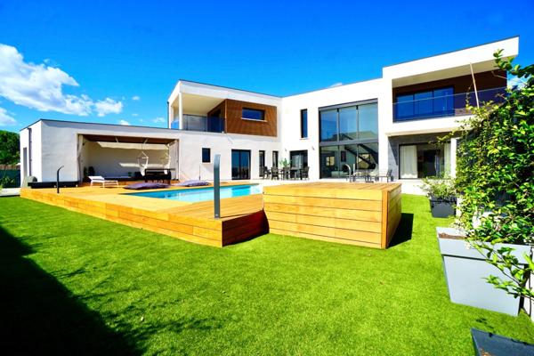 EXCEPTIONNELLE VILLA D’ARCHITECTE – PRESTATIONS HAUT DE GAMME – AIGUES-MORTES