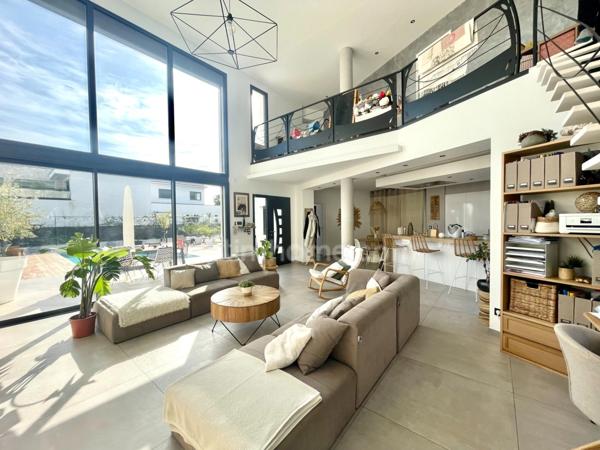 EXCEPTIONNELLE VILLA D’ARCHITECTE – PRESTATIONS HAUT DE GAMME – AIGUES-MORTES