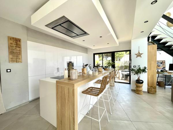 EXCEPTIONNELLE VILLA D’ARCHITECTE – PRESTATIONS HAUT DE GAMME – AIGUES-MORTES