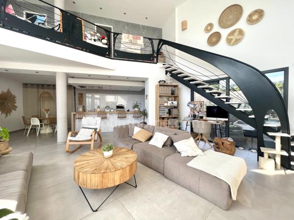 EXCEPTIONNELLE VILLA D’ARCHITECTE – PRESTATIONS HAUT DE GAMME – AIGUES-MORTES