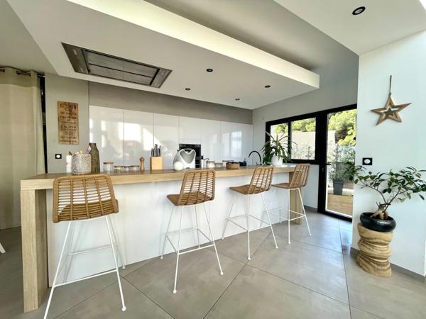 EXCEPTIONNELLE VILLA D’ARCHITECTE – PRESTATIONS HAUT DE GAMME – AIGUES-MORTES