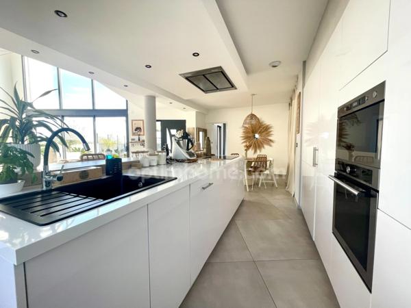 EXCEPTIONNELLE VILLA D’ARCHITECTE – PRESTATIONS HAUT DE GAMME – AIGUES-MORTES