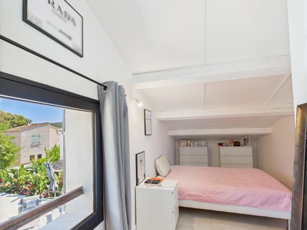 Six-Fours-les-Plages (83140) Maison avec piscine à Six-Fours-les-Plages, dans le secteur recherché de Talian, entre Le Brusc et Sanary-sur-