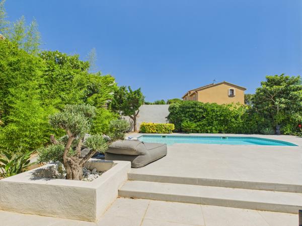 Six-Fours-les-Plages (83140) Maison avec piscine à Six-Fours-les-Plages, dans le secteur recherché de Talian, entre Le Brusc et Sanary-sur-