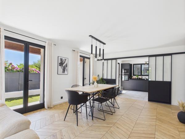 Six-Fours-les-Plages (83140) Maison avec piscine à Six-Fours-les-Plages, dans le secteur recherché de Talian, entre Le Brusc et Sanary-sur-