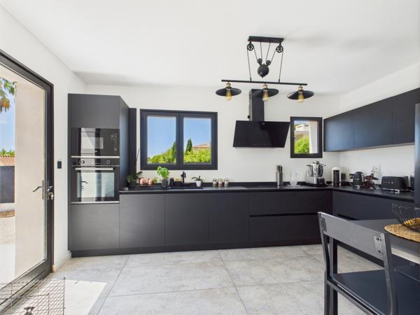 Six-Fours-les-Plages (83140) Maison avec piscine à Six-Fours-les-Plages, dans le secteur recherché de Talian, entre Le Brusc et Sanary-sur-