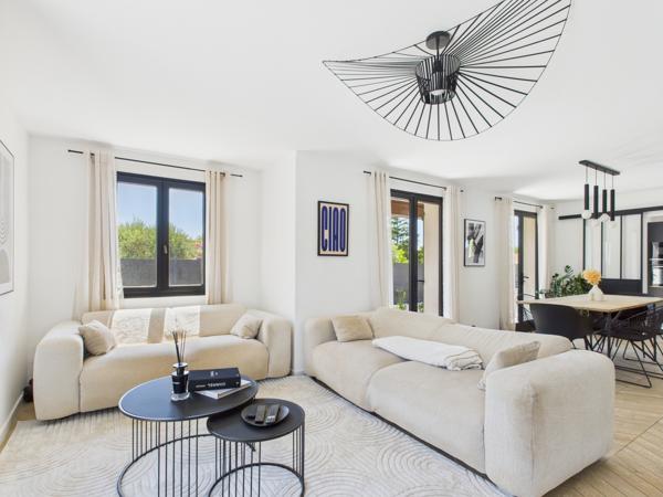 Six-Fours-les-Plages (83140) Maison avec piscine à Six-Fours-les-Plages, dans le secteur recherché de Talian, entre Le Brusc et Sanary-sur-