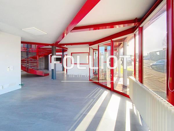 Locaux disponibles à louer 400 m² -Visibilité exceptionnelle- Rocade Saint-Lô - Parking privatif
