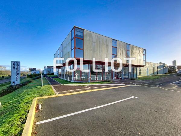Locaux disponibles à louer 400 m² -Visibilité exceptionnelle- Rocade Saint-Lô - Parking privatif