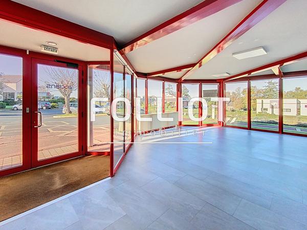 Locaux disponibles à louer 400 m² -Visibilité exceptionnelle- Rocade Saint-Lô - Parking privatif