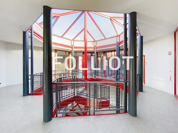 Locaux disponibles à louer 400 m² -Visibilité exceptionnelle- Rocade Saint-Lô - Parking privatif