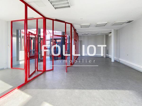 Locaux disponibles à louer 400 m² -Visibilité exceptionnelle- Rocade Saint-Lô - Parking privatif