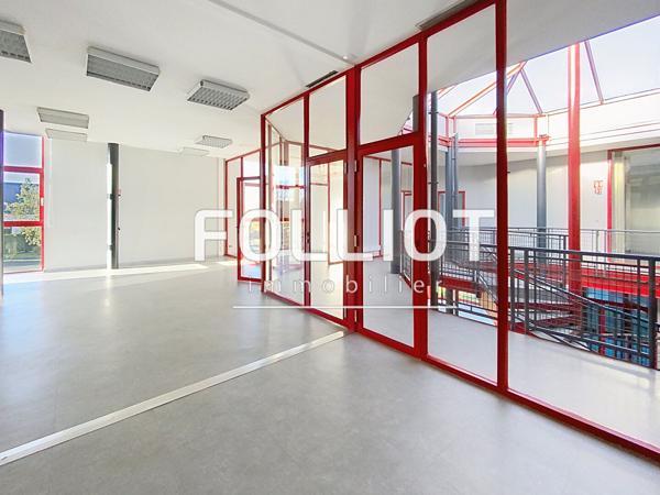 Locaux disponibles à louer 400 m² -Visibilité exceptionnelle- Rocade Saint-Lô - Parking privatif